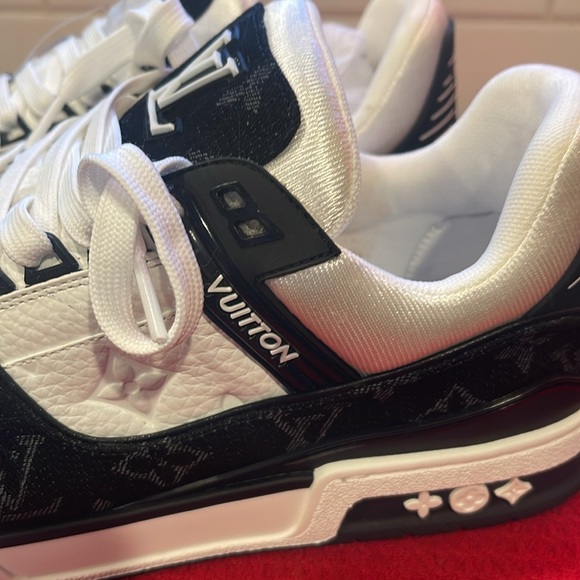 Louis Vuitton Low Trainers Size 11 - Picture 9 of 9